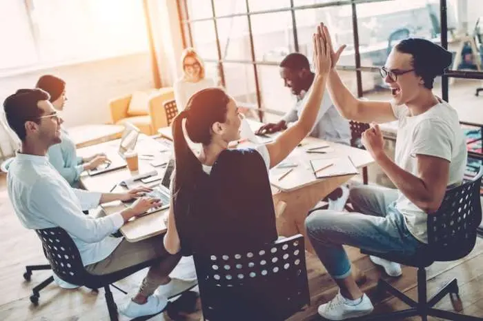 Milenial Mengubah Lanskap Kerja: Bagaimana Organisasi Dapat Memenuhi Harapan dan Motivasi Generasi Baru