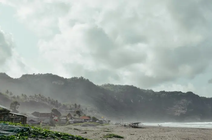 10 Pantai Indah di Yogyakarta yang Menyajikan Keindahan Alam dan Aktivitas Seru