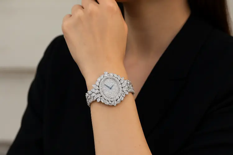 8 Jam Tangan Wanita Termahal di Dunia: Mewah, Elegan, dan Bernilai Investasi